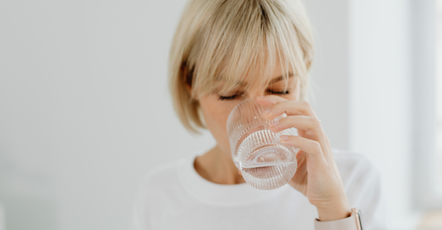 Acqua e pelle: quanta idratazione ti serve davvero ogni giorno
