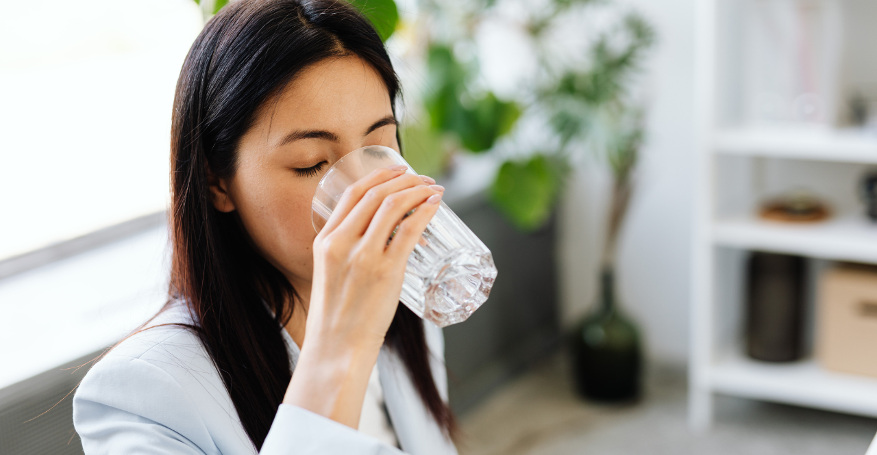 Idratazione: come bere di più durante la giornata senza sforzo